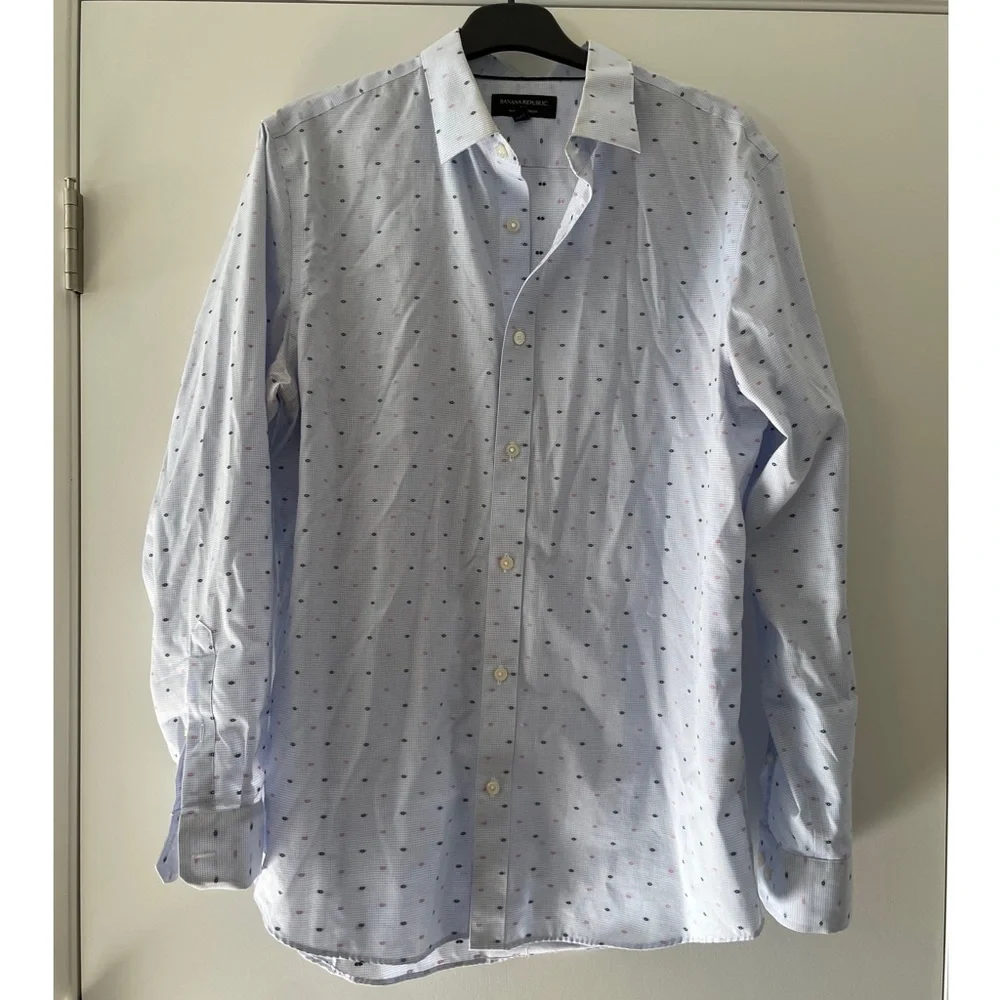 Banana Republic • Slim Fit Button Down Shirt